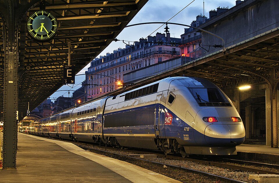 TGV (Train à Grande Vitesse)